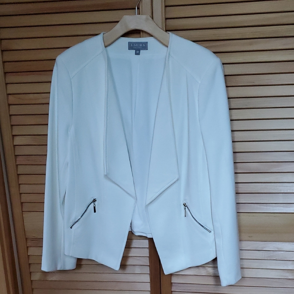 Soft White Blazer with Zipper Pockets